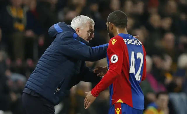 Alan Pardew talks to Jason Puncheon