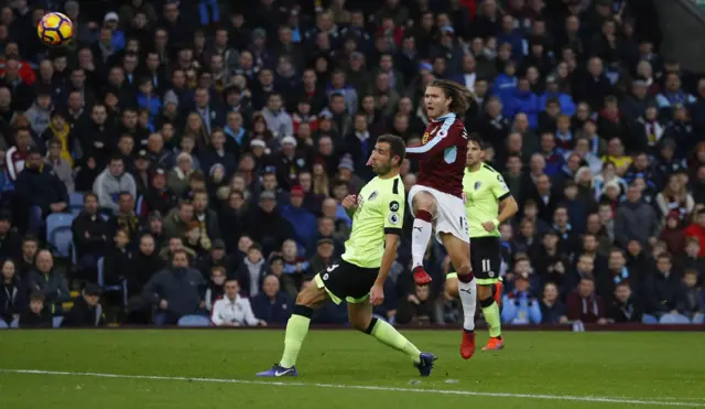 Jeff Hendrick scores for Burnley