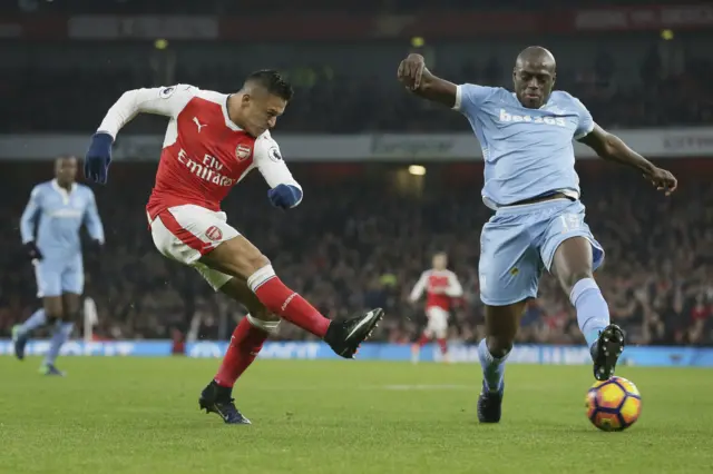 Alexis Sanchez in action