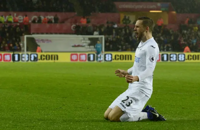 Sigurdsson celebrates