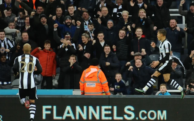 Dwight Gayle scores for Newcastle