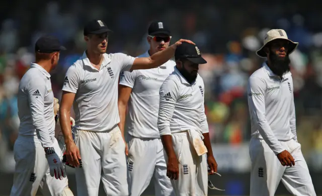 England players walk off the pitch