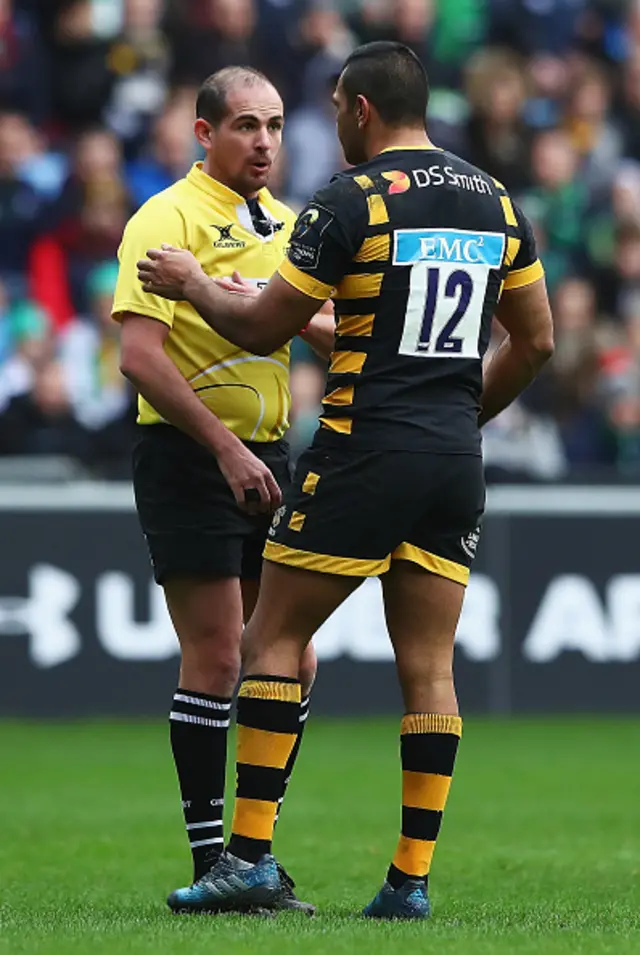 Kurtley Beale with referee