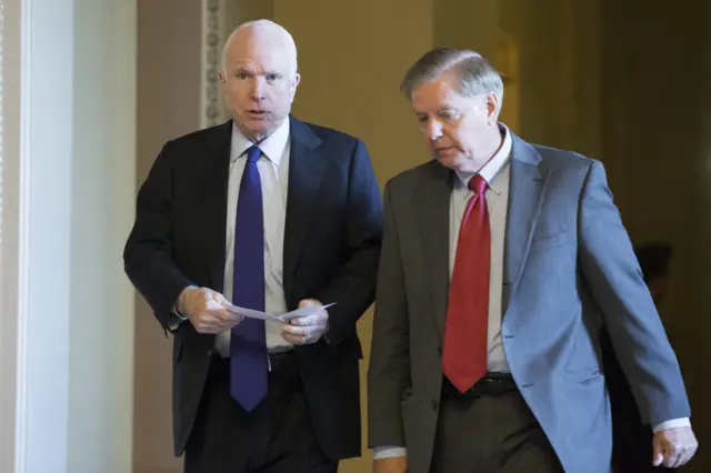 Senators John McCain (L) and Lindsey Graham