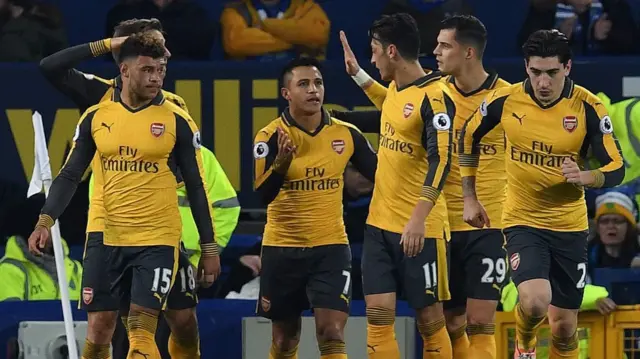 Alexis Sanchez celebrates