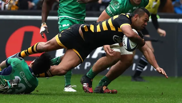 Kurtley Beale dives over for the first try against Connacht