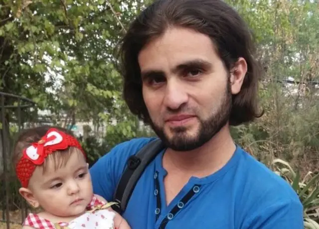 Abdulkafi, who has lived in Aleppo for three years, with his daughter