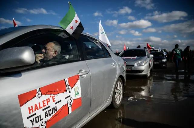 People wait in their cars to join an aid convoy to Aleppo organized by IHH, on December 14, 2016 in Istanbul