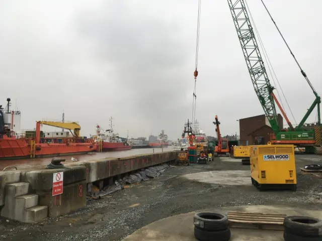 Work on the quay walls