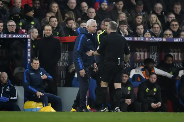 Alan Pardew talks to the referee