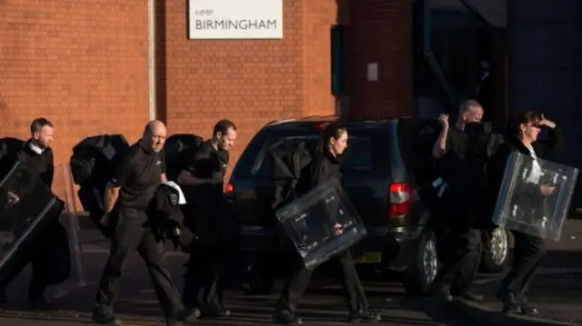 Specialist teams leaving the prison