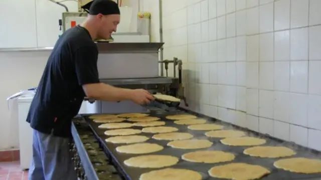 Oatcakes being made