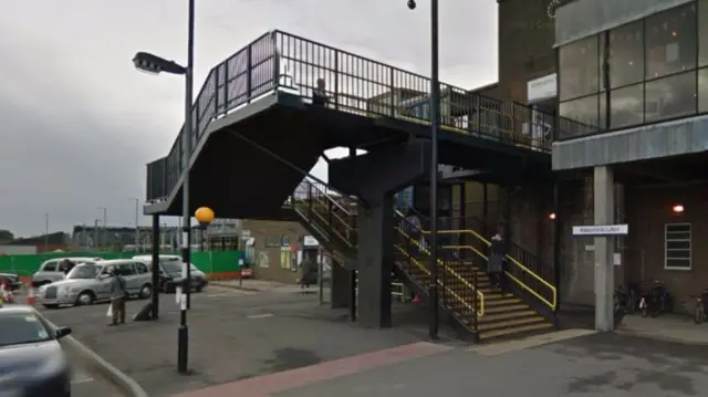 Google photo of the front of Luton train station