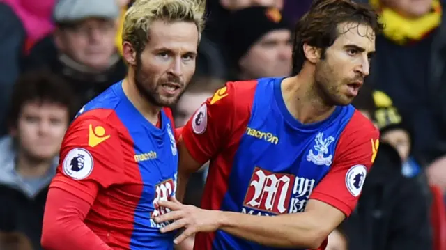 Yohan Cabaye celebrates with Mathieu Flamini