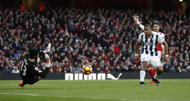 West Bromwich Albion"s Salomon Rondon in action with Arsenal"s Petr Cech