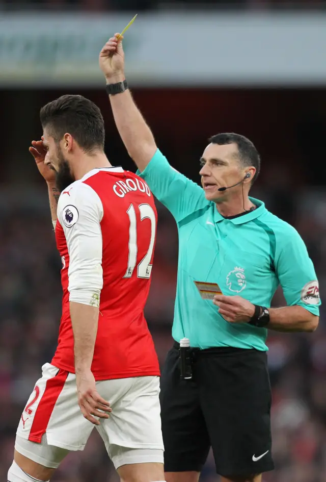 Giroud gets a yellow card