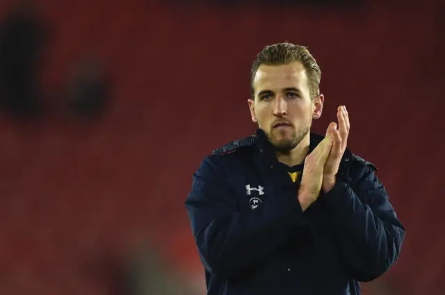 Harry Kane applauds