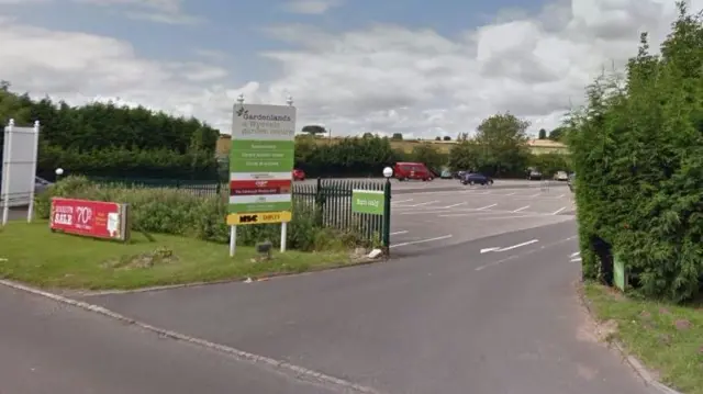 Entrance to Gardenlands on Bridgnorth Road