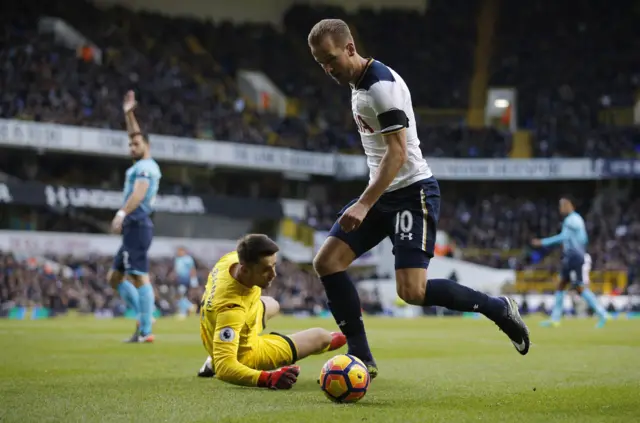 Harry Kane misses chance