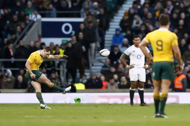 Bernard Foley puts Australia ahead