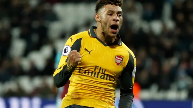 Alex Oxlade-Chamberlain celebrates