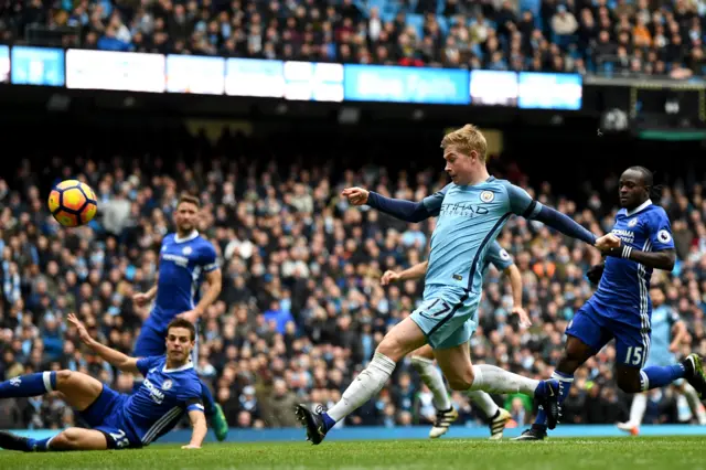 Kevin de Bruyne misses his shot