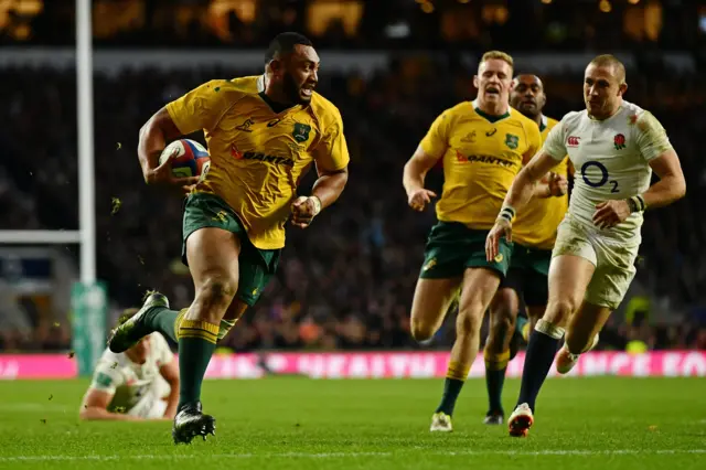 Sekope Kepu scores Australia's second try