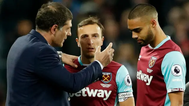 Slaven Bilic with West Ham players