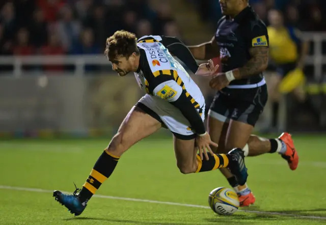 Danny Cipriani scores a try for Wasps