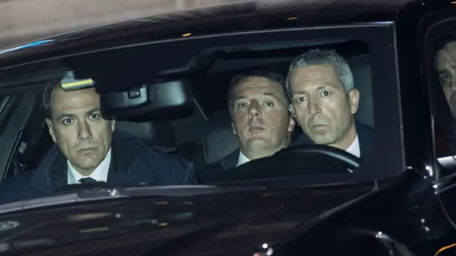 Italian Prime Minister Matteo Renzi (c) arrives by car at the Quirinale Palace