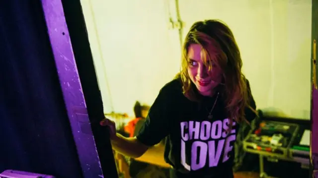 Ellie Rowsell of Wolf Alice & Bands 4 Refugees