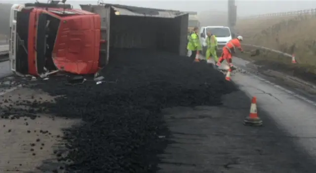 Coal spilled from lorry on A180