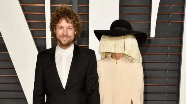 Sia (right) and her husband Erik Anders Lang.