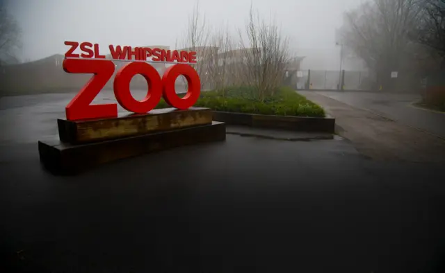 Whipsnade zoo entrance