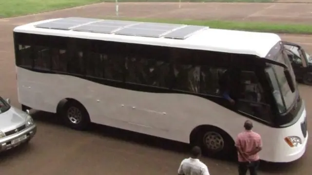 solar powers on the roof of the bus