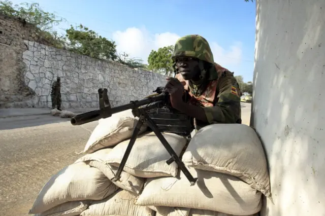 Africa Union peacekeepers man the entrance to the presidential palace February 23, 2009 in the embattled Somalia capital Mogadishu