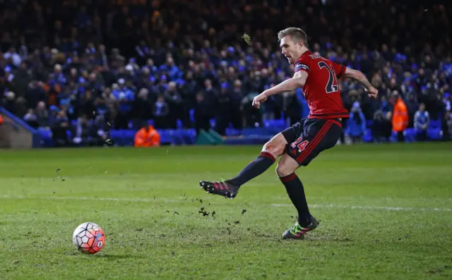 Darren Fletcher takes a penalty