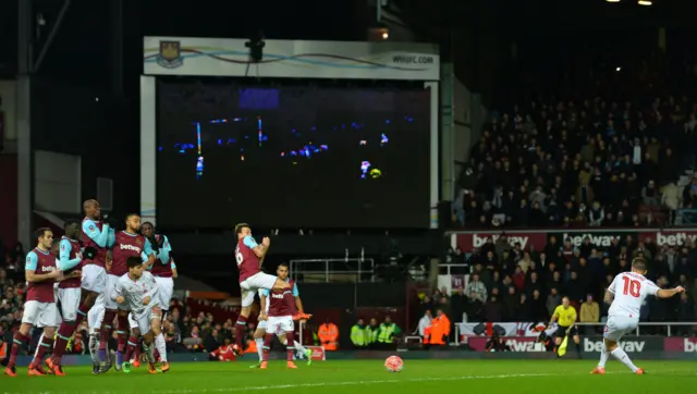 Phil Coutinho free-kick