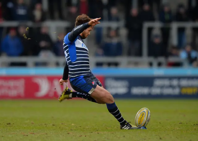 Danny Cipriani kicks