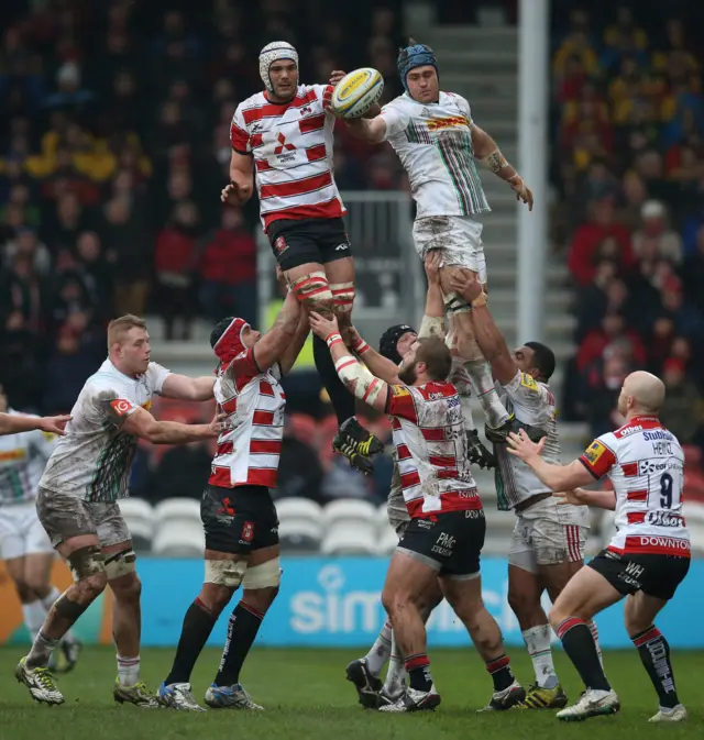 Gloucester and Harlequins line-out