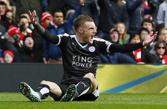 Jamie Vardy appeals for a penalty