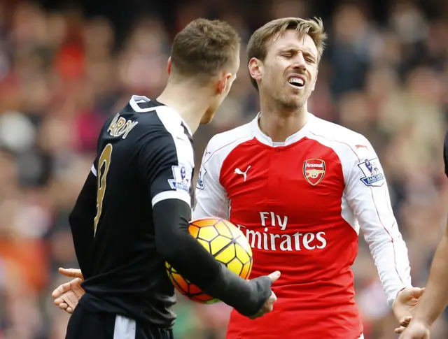 Nacho Monreal reacts