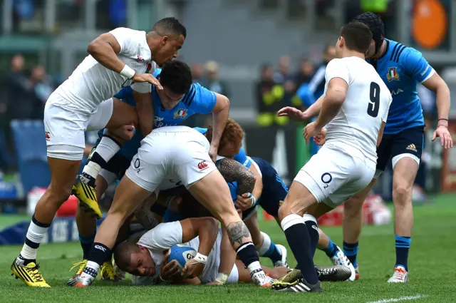 Jonathan Joseph at the bottom of a ruck