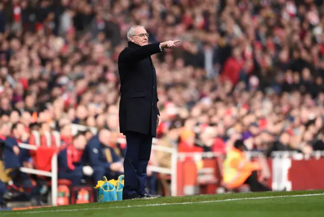 Claudio Ranieri gestures