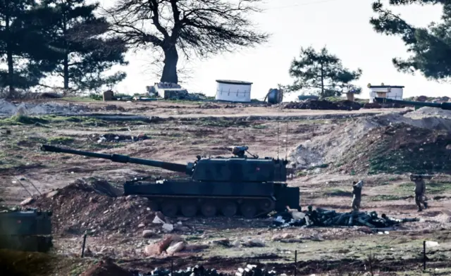 Turkish army cannon near the Syria border (15 Feb)