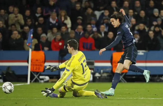 Edinson Cavani scores for PSG