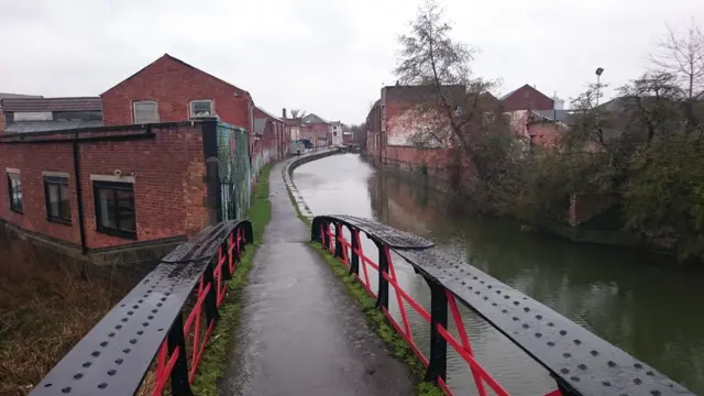 Grand Union Canal path