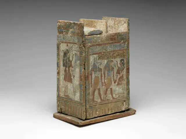 Box found in Egyptian tomb