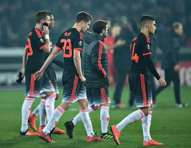 Dejected Manchester United players