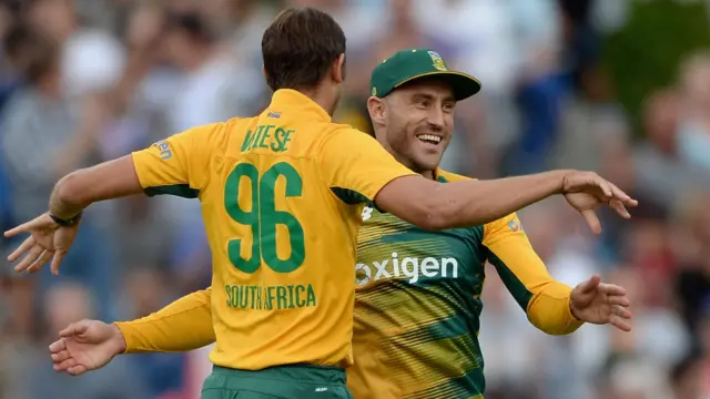 David Wiese and Faf Du Plessis celebrate taking the wicket of Joe Root